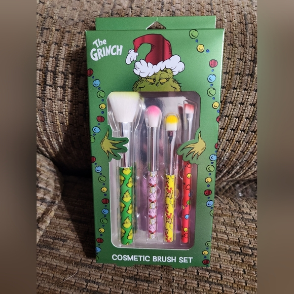The Grinch Makeup Brush Set 4pc Cosmetic Brushes Centric Beauty LLC - Picture 1 of 10